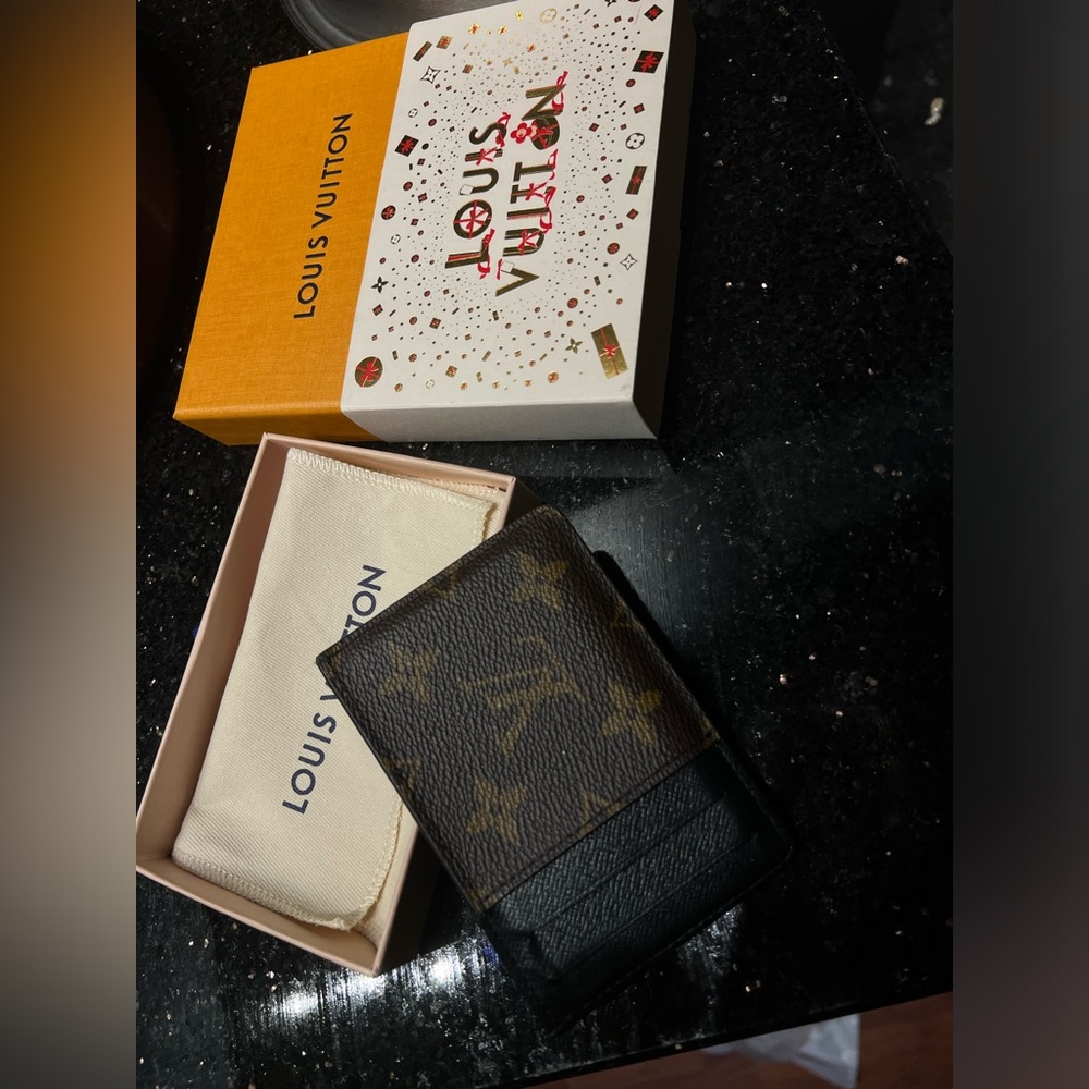 Louis Vuitton Wallet - Picture 2 of 3